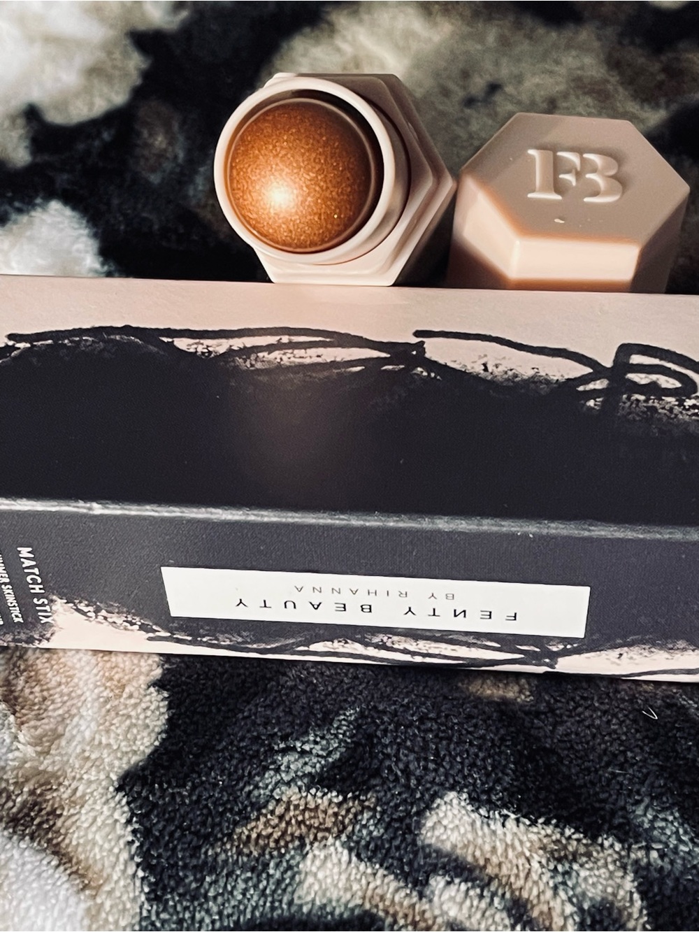 Fenty Truffle Spark Match Stick Shimmer Skinstick - Picture 4 of 5